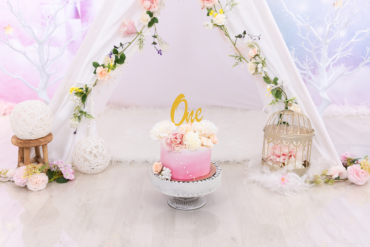 Fotografie Ine cakesmash tipi tent bloemen prinses taartje One