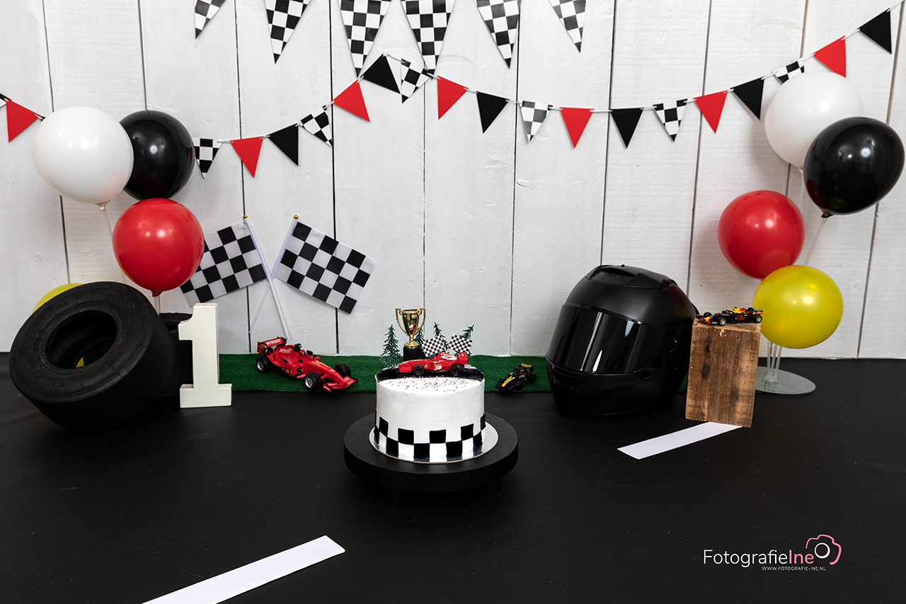 fotografie Ine fotograaf boekel verjaardag fotoshoot cakesmash formule 1 F1 formule cakesmash formule 1 taart racing max verstappen